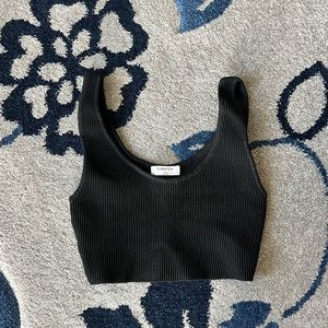 aritzia babaton black scoop neck cropped sculpt knit